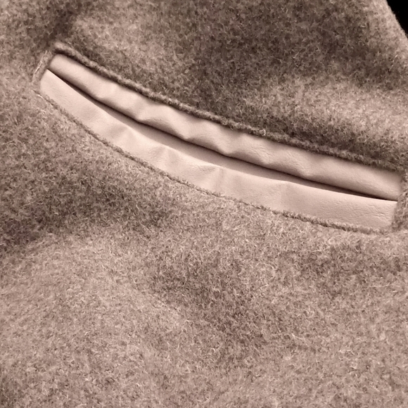 DeLong Varsity Men's Grey Wool Blend and Faux Leather Jacket - Picture 5 of 11